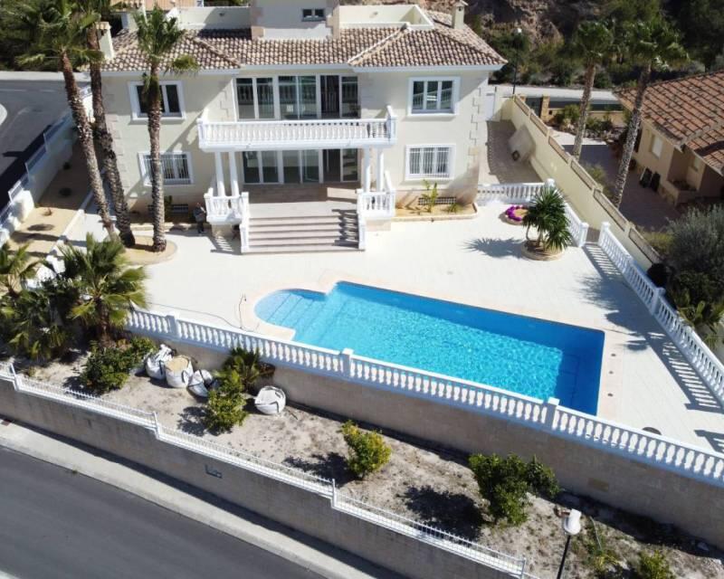 Villa en venta en La Nucia, Alicante