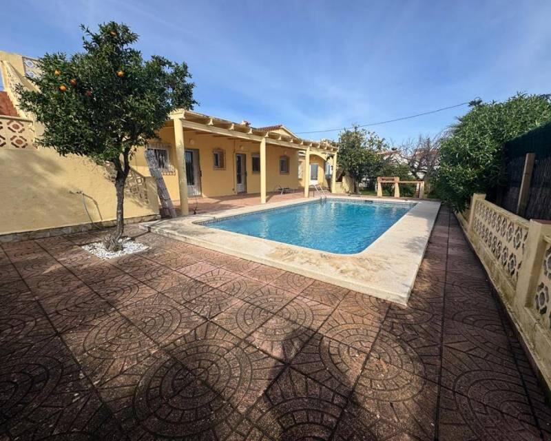6 Cuarto Villa en venta