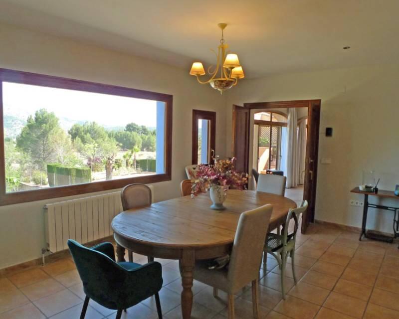 10 bedroom Villa for sale