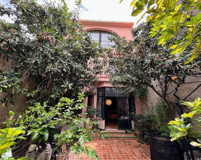 5 bedroom Country House for sale