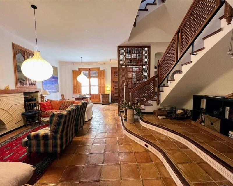 5 bedroom Country House for sale
