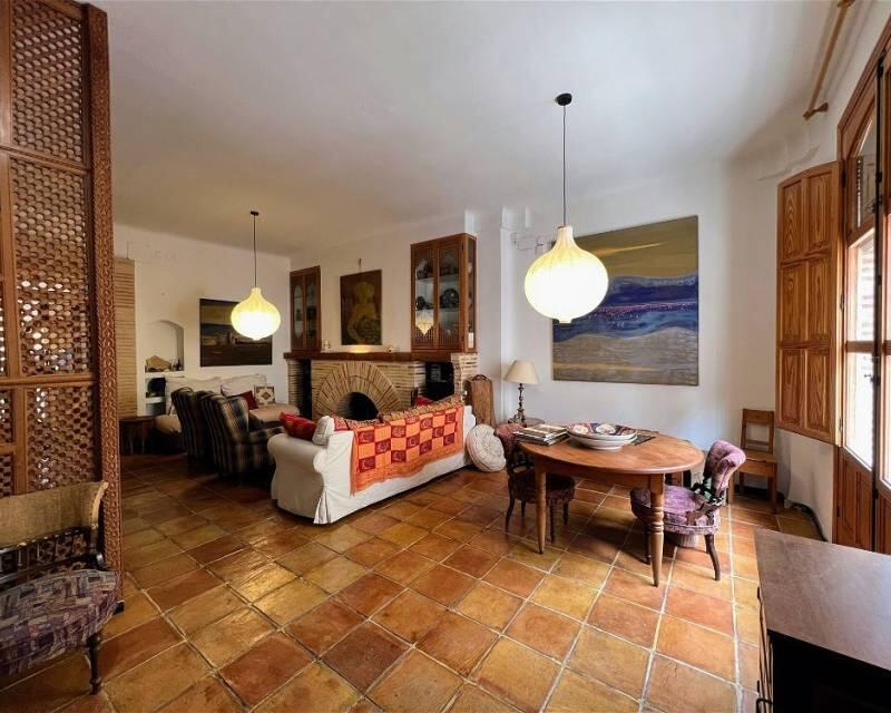 5 bedroom Country House for sale