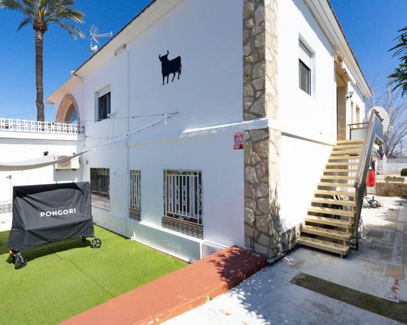 6 bedroom Villa for sale