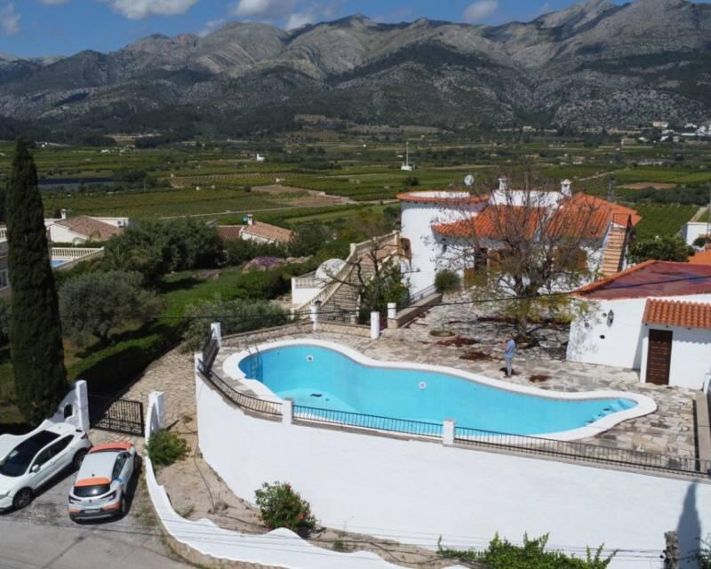 6 bedroom Villa for sale