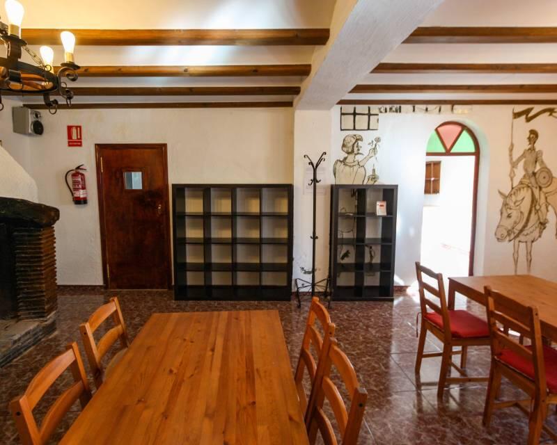 4 Schlafzimmer Handelsimmobilie zu verkaufen