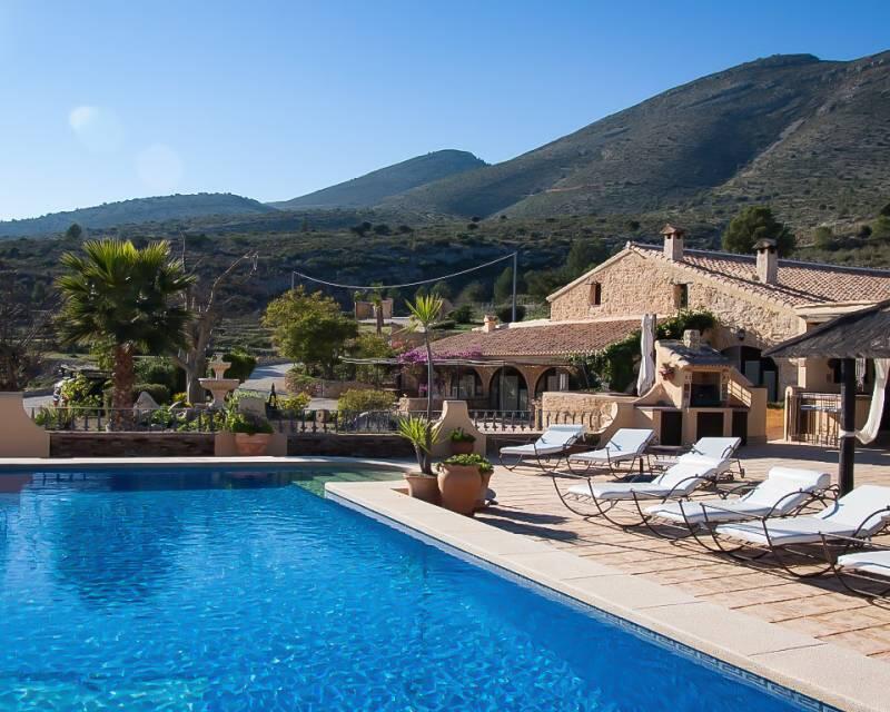 8 bedroom Villa for sale