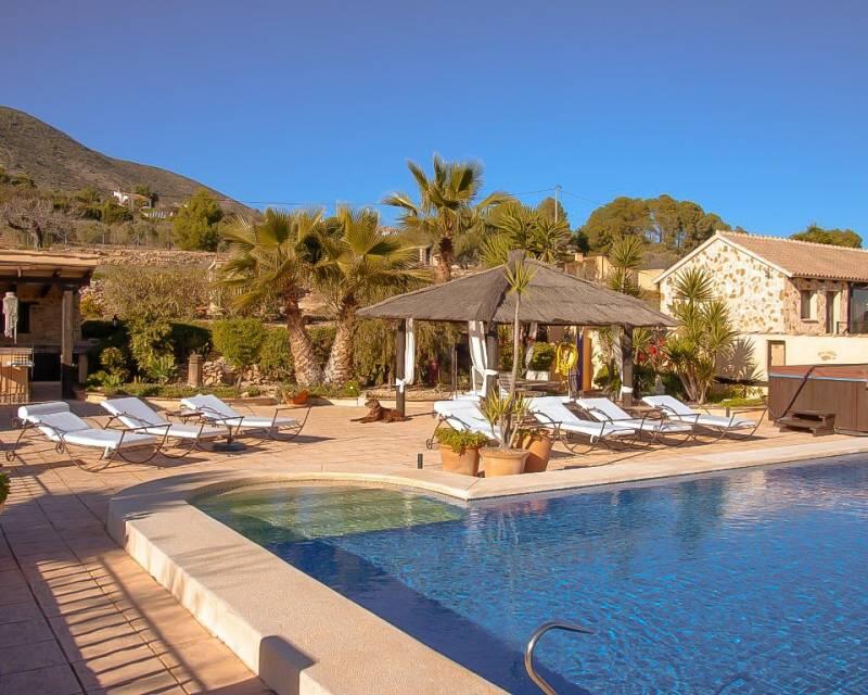 8 bedroom Villa for sale
