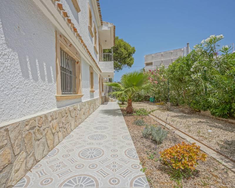 6 Cuarto Villa en venta