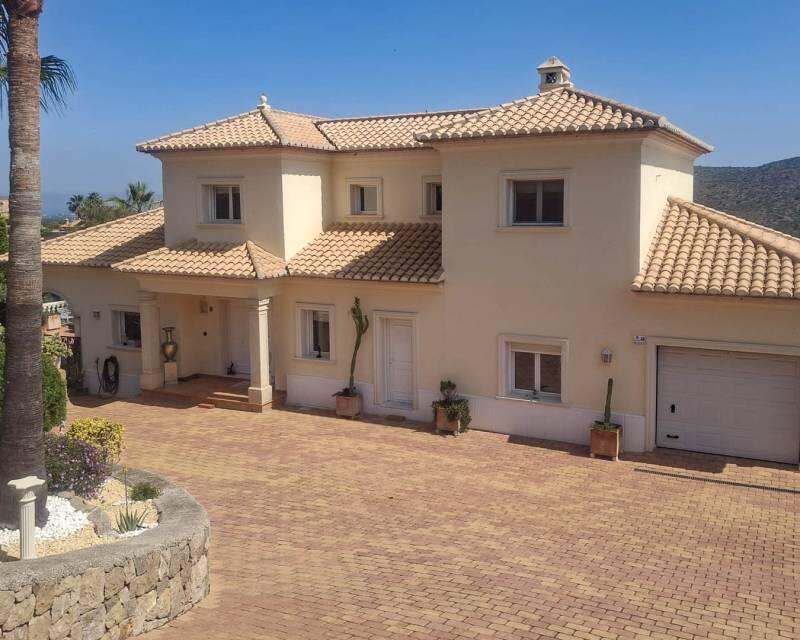 6 спальная комната вилла продается