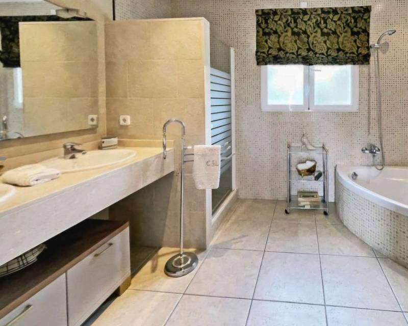 6 спальная комната вилла продается