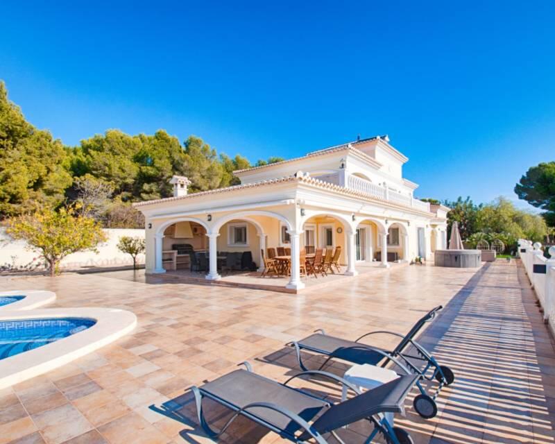 вилла продается в Moraira, Alicante