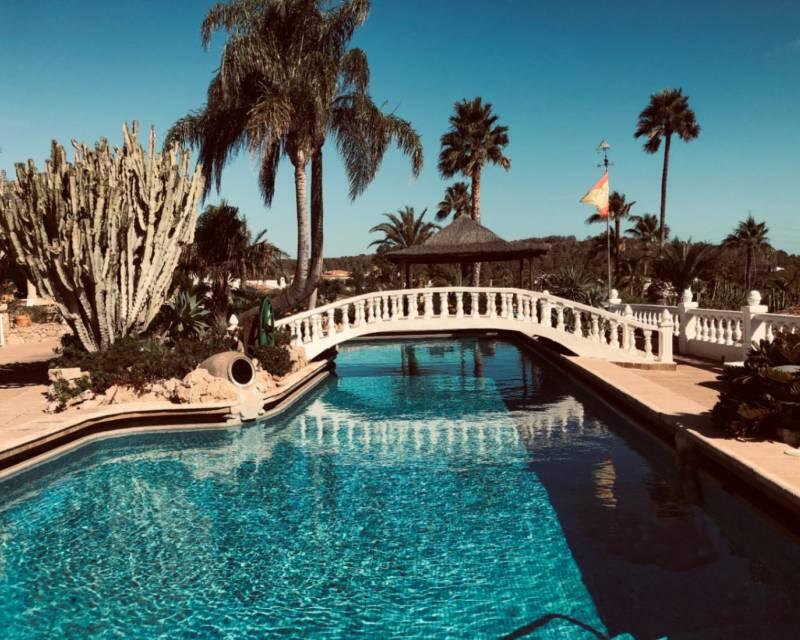 16 bedroom Villa for sale