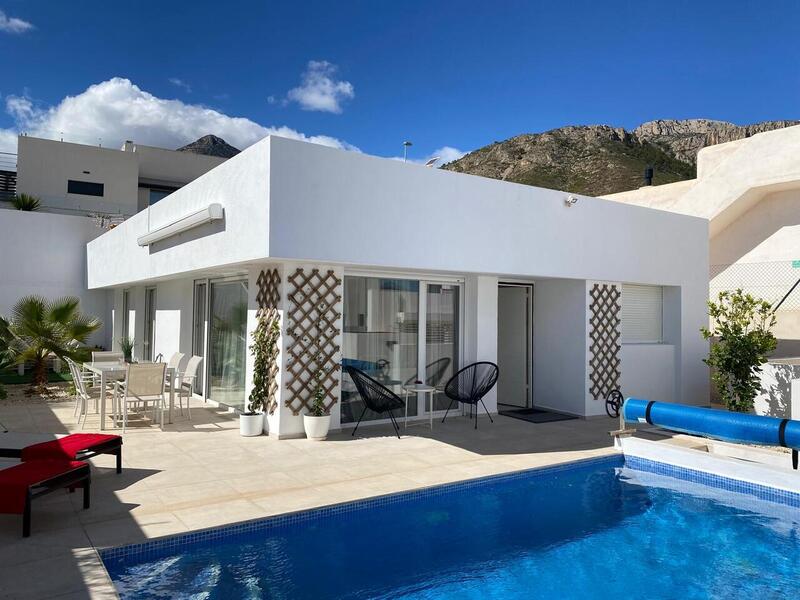 Villa en venta en Polop, Alicante