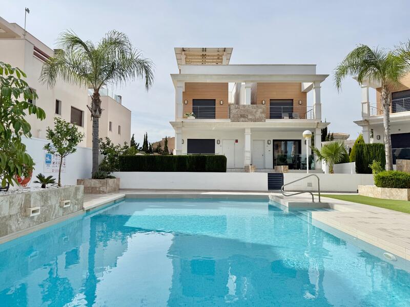 3 bedroom Townhouse for sale