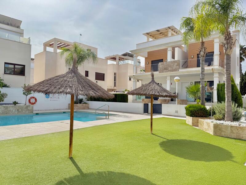 3 bedroom Townhouse for sale