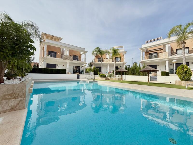 3 bedroom Townhouse for sale