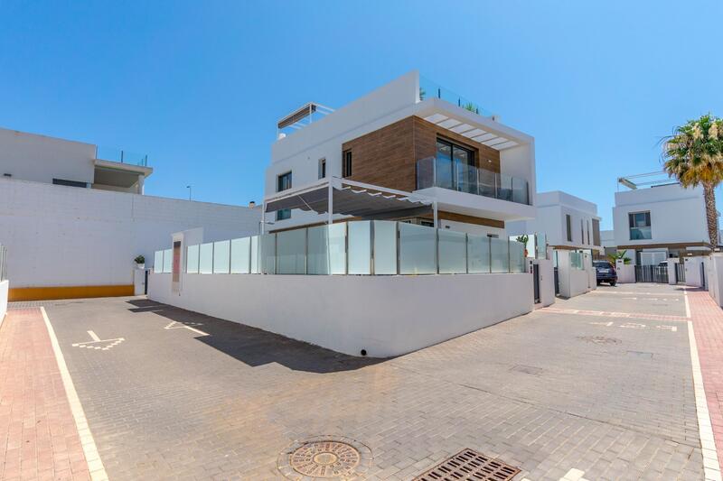 Villa en venta en Orihuela Costa, Alicante