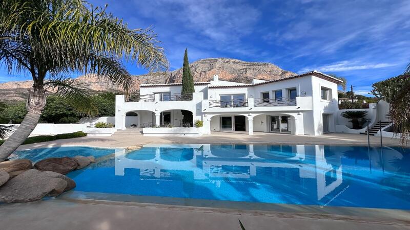 5 bedroom Villa for sale