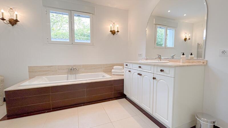 5 bedroom Villa for sale