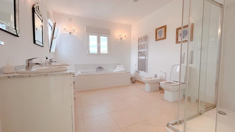 5 bedroom Villa for sale