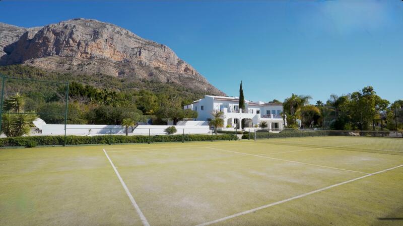 5 bedroom Villa for sale