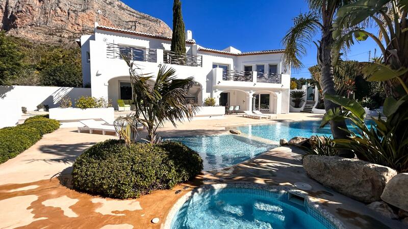 5 bedroom Villa for sale