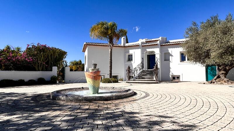 5 bedroom Villa for sale