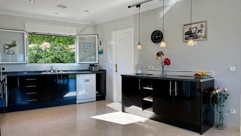 4 спальная комната вилла продается