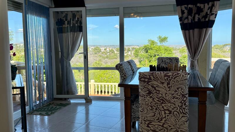 4 спальная комната вилла продается