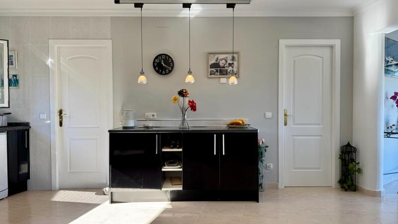 4 спальная комната вилла продается