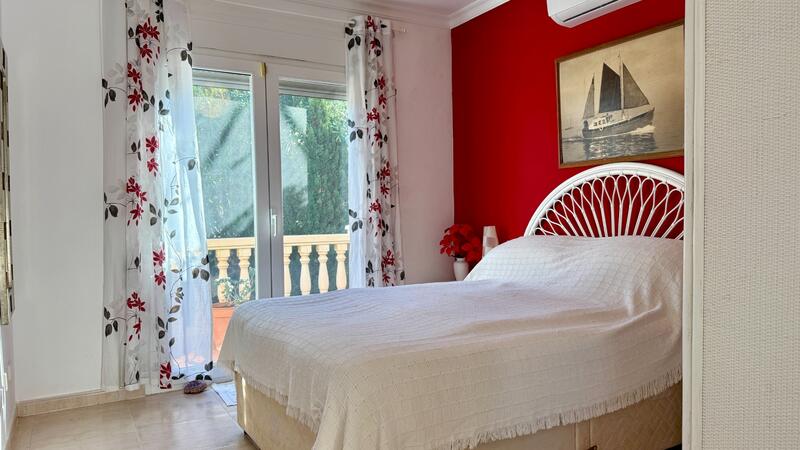 4 спальная комната вилла продается