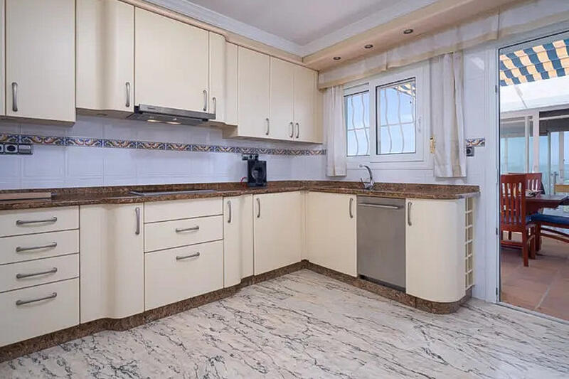 3 спальная комната вилла продается