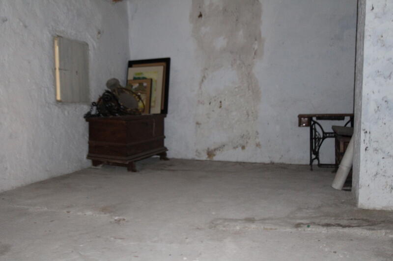 4 bedroom Townhouse for sale