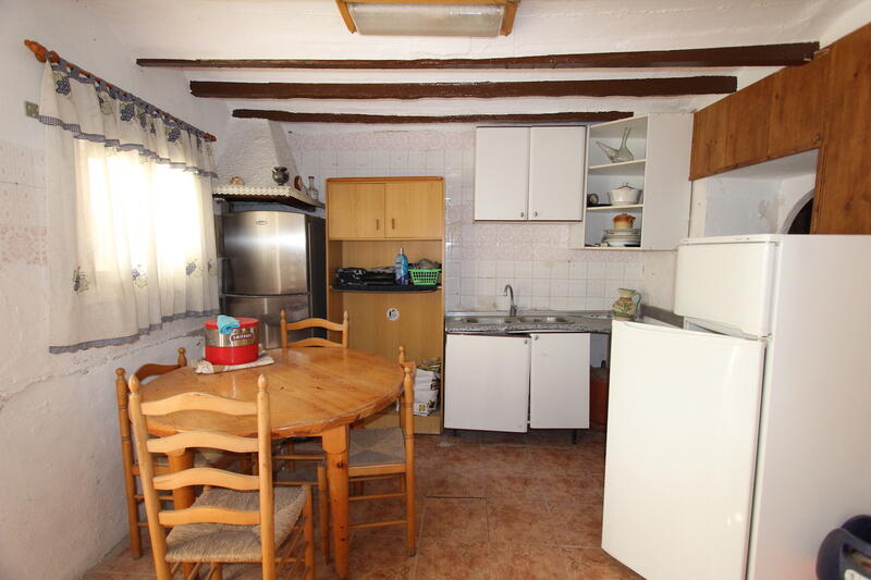 4 bedroom Townhouse for sale