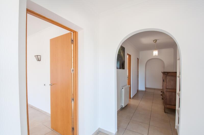 4 спальная комната вилла продается