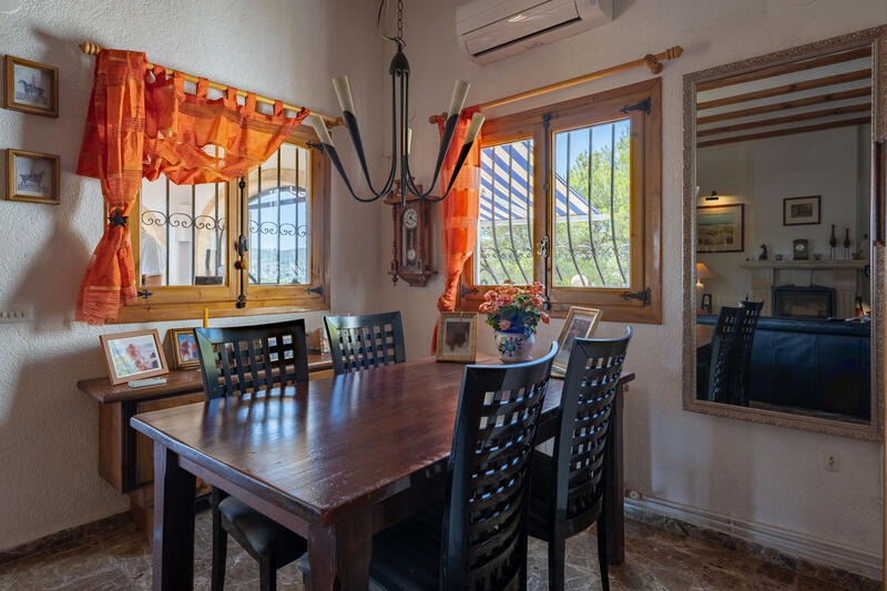 4 спальная комната вилла продается