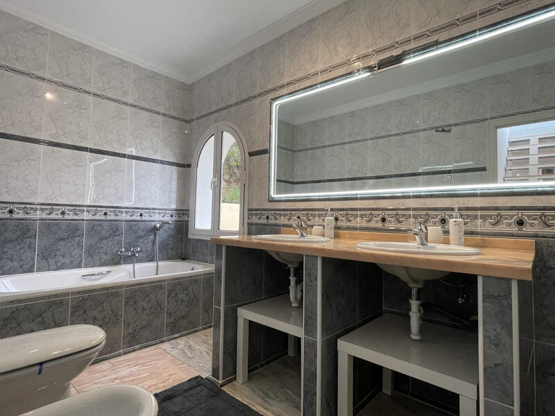 4 Schlafzimmer Villa zu verkaufen