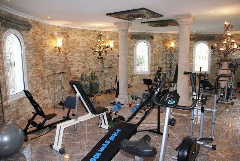 8 bedroom Villa for sale