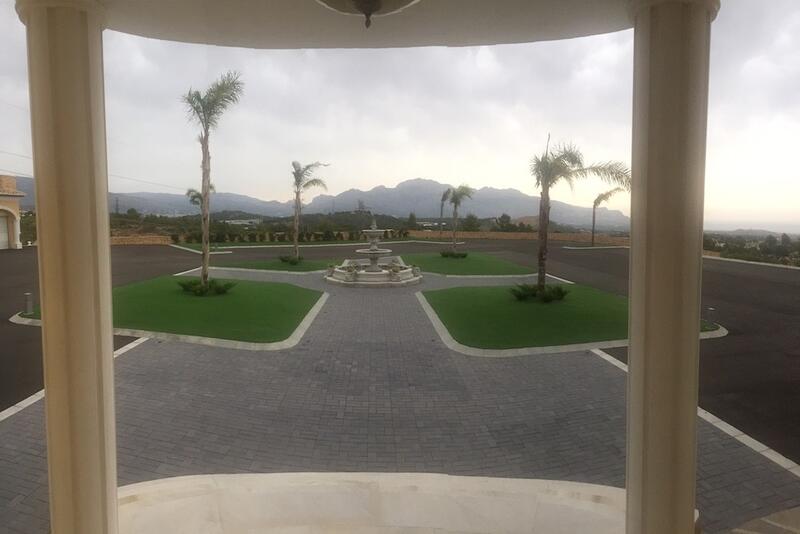 8 bedroom Villa for sale