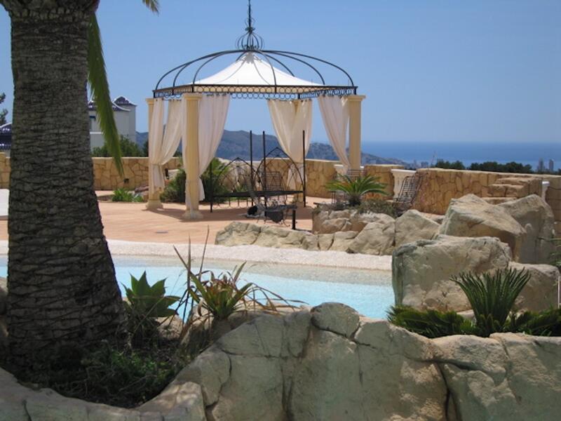 8 bedroom Villa for sale