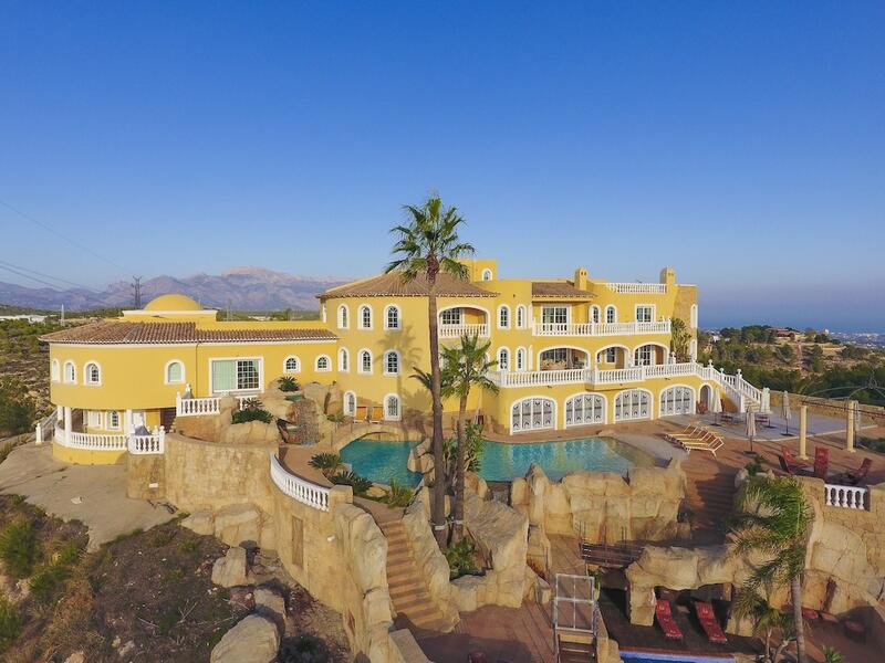 8 bedroom Villa for sale