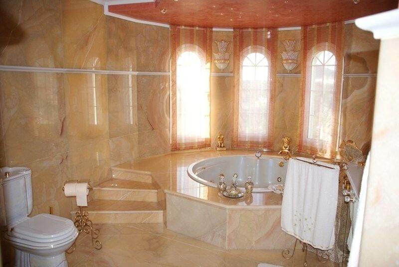 8 bedroom Villa for sale