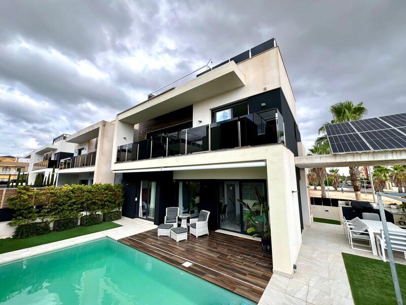 Villa Te koop in Orihuela Costa, Alicante