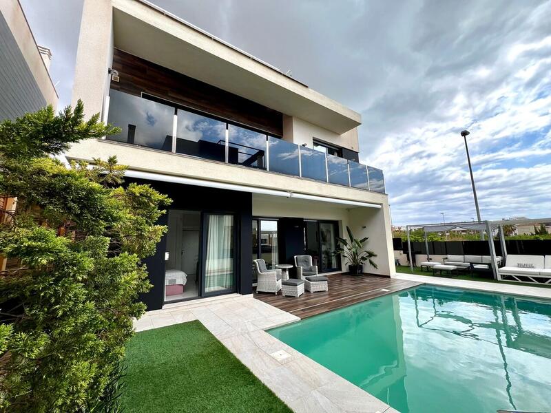 4 slaapkamer Villa Te koop