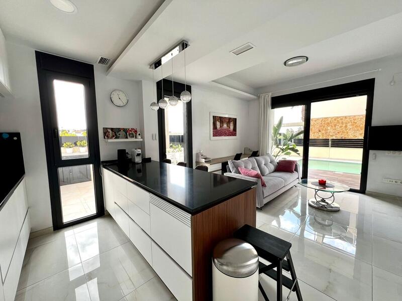 4 slaapkamer Villa Te koop