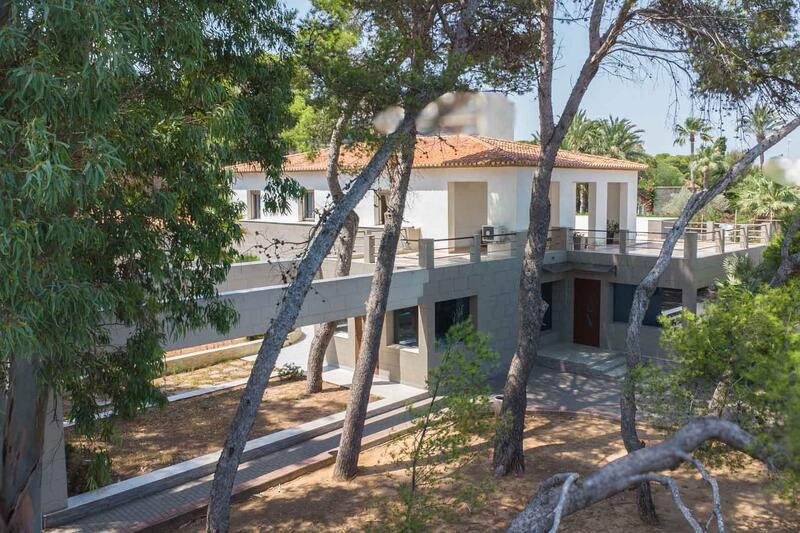 6 bedroom Villa for sale