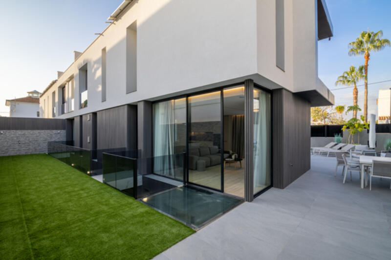 6 bedroom Villa for sale