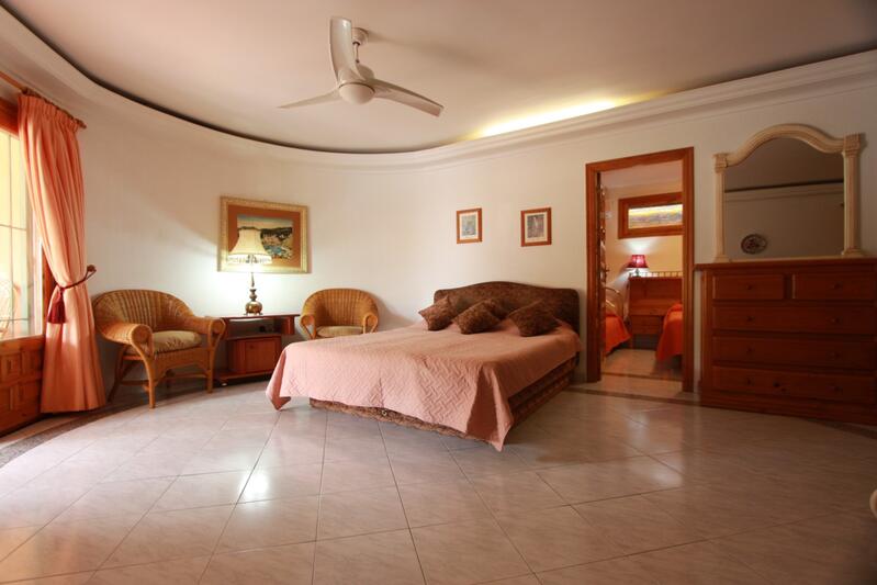 6 bedroom Villa for sale