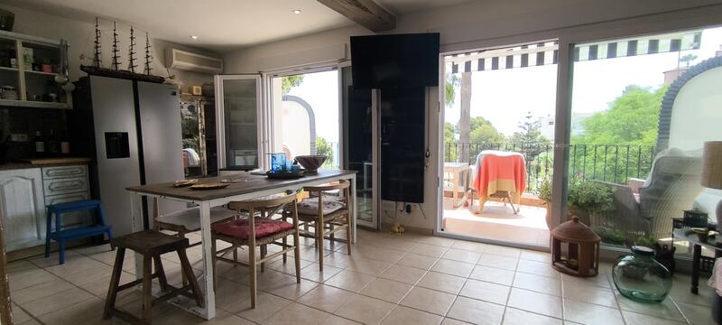 2 bedroom Townhouse for sale