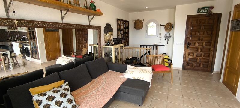 2 bedroom Townhouse for sale